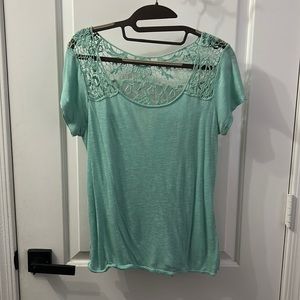 Light blue day trip med shirt